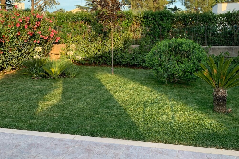 Finely furnished villa with large patio and garden between Monopoli and Alberobello