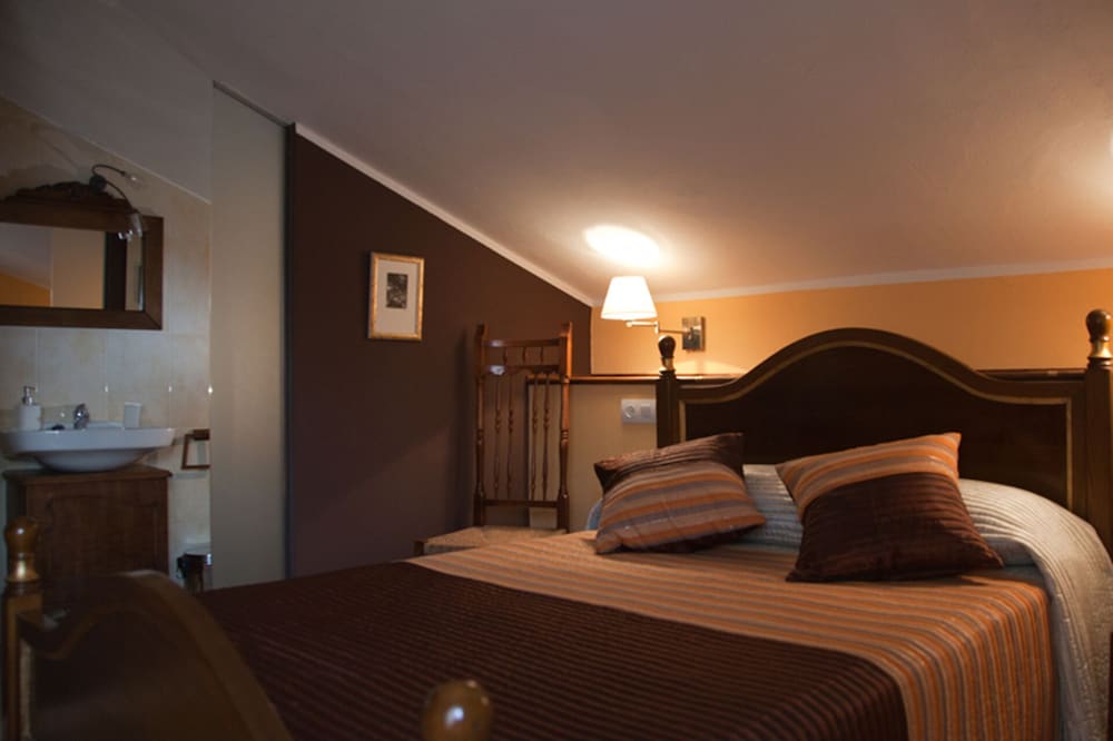 Teixedo Room - Los Galpones Rural Apartments