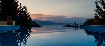 Villa di lusso isolata e tranquilla con vista mozzafiato sullo Ionio