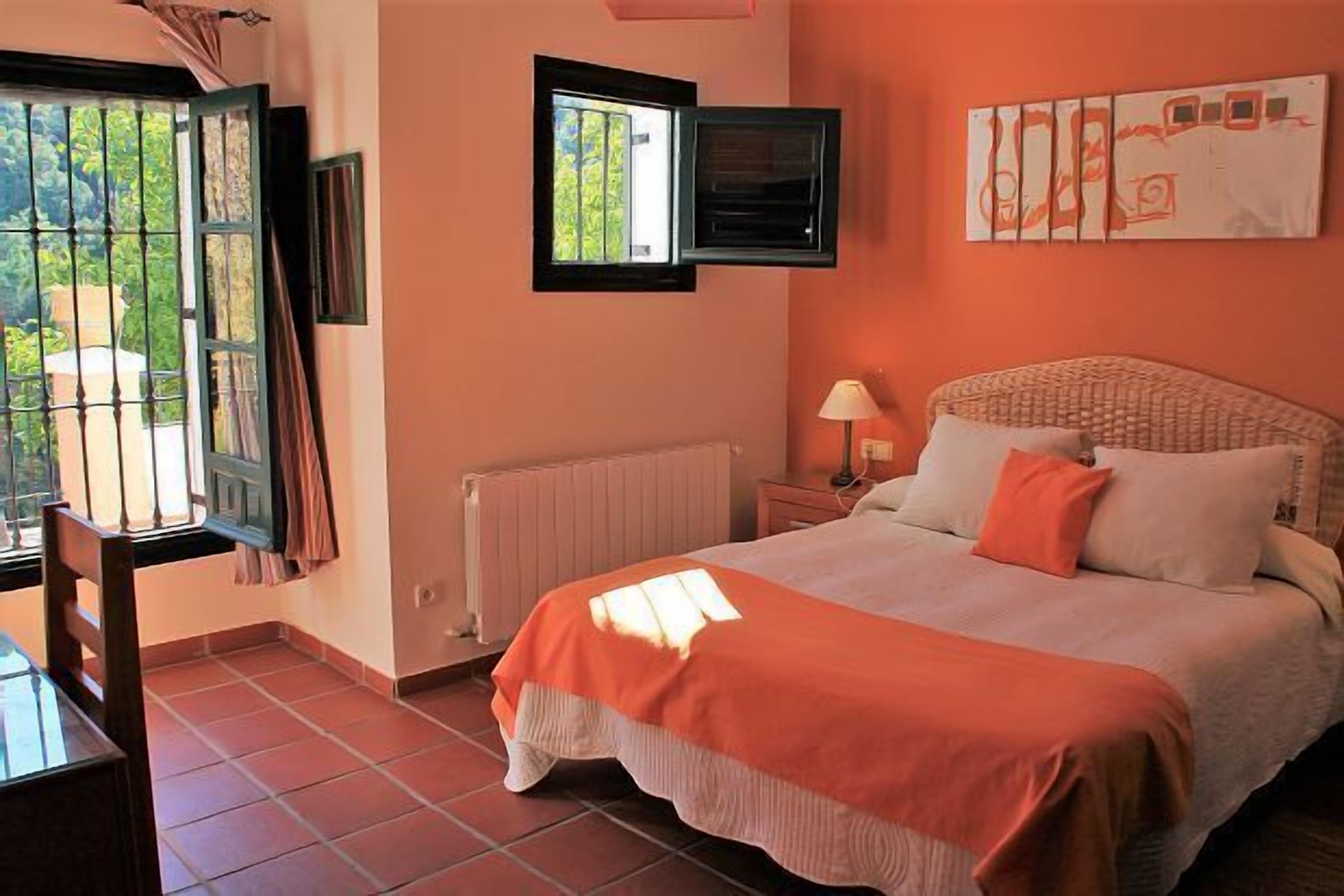 3 chambres, bureau, fer et planche à repasser, accès Internet