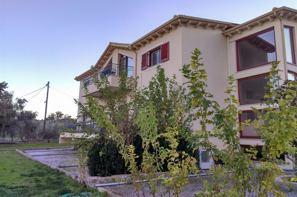 ILIA ART SUITES & ESTATE