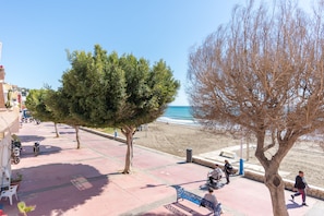 On the beach - APRT FIRST LINE OF SEA, 6 METERS FROM THE BEACH, 2 WINDOWS WITH VIEWS TO THE MA (Málaga)