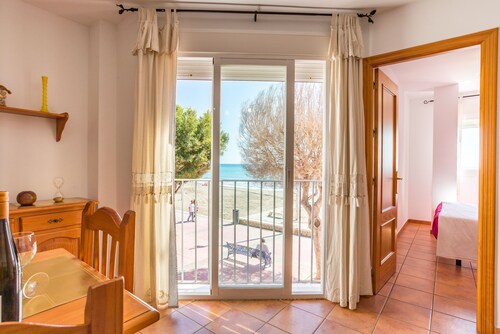 ERSTE MEERESLINIE, 6 METER VOM STRAND ENTFERNT, 2 FENSTER MIT BLICK AUF DEN MA