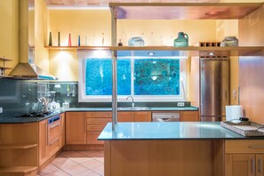 Réfrigérateur, micro-ondes, four, lave-vaisselle