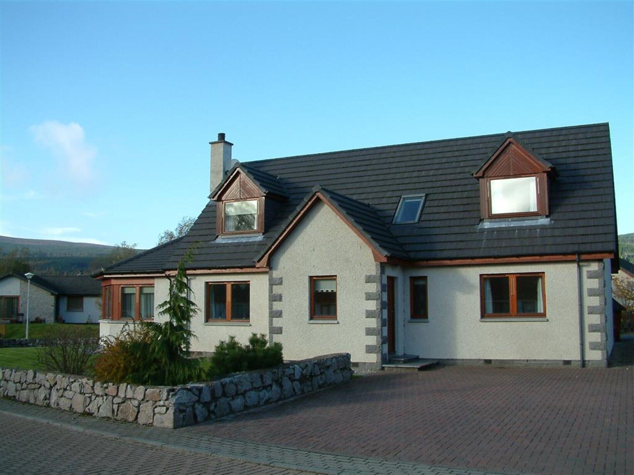 Craigmore Lodge, Aviemore: sleeps up to 14 with hot tub, sauna, wifi and more