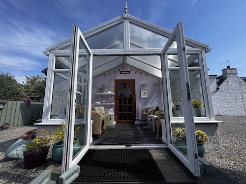 Privater Platz mit 2 Schlafzimmern, Wintergarten und Parkplatz Nr. LochNess auf dem Weg nach Skye