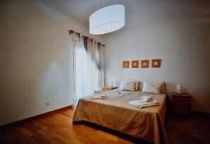 3 chambres, fer et planche à repasser, Wi-Fi gratuit, draps fournis