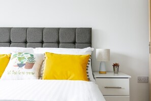 2 bedrooms, iron/ironing board, free WiFi, bed sheets - Skyvillion Apartments - TowerPoint Enfield - 1Bed Apartment w/ Balcony (Greater London)