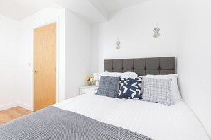 2 habitaciones, tabla de planchar con plancha y wifi gratis 