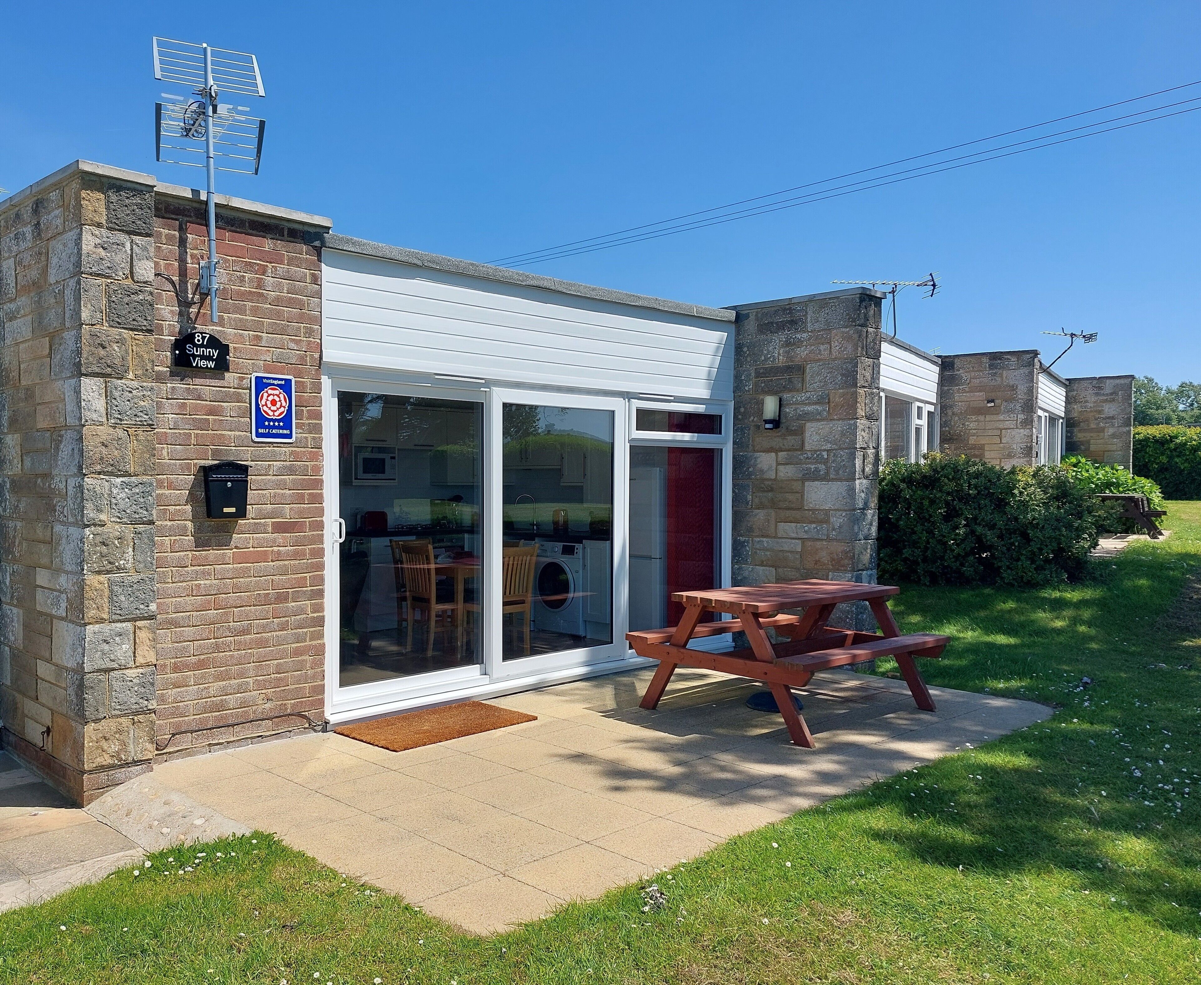 Sunny View, a modern 4 star relaxing base for exploring the Isle of Wight 