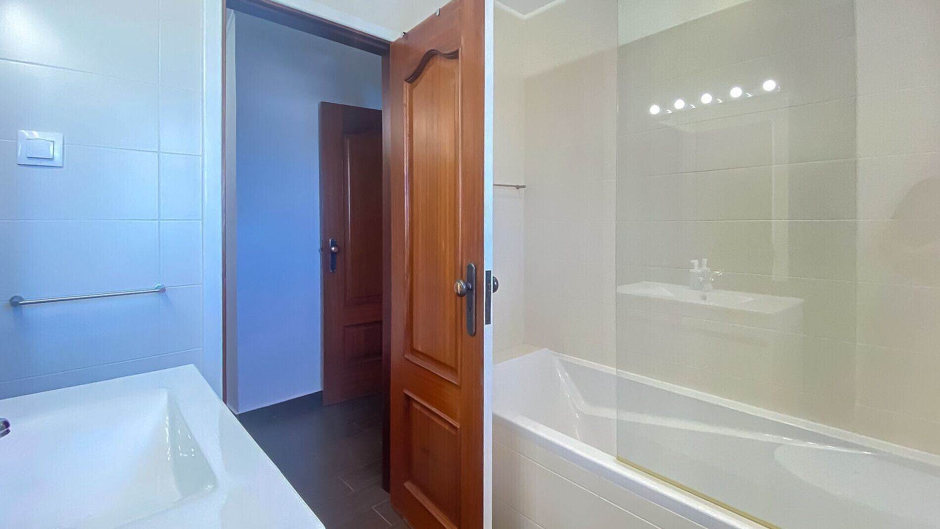 Combinazione doccia/vasca, asciugacapelli, bidet, asciugamani