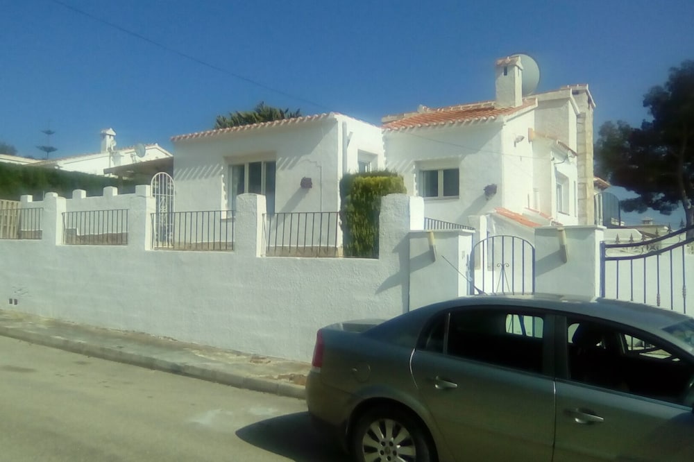 7min drive to arenal in javea first class resturants and beach .