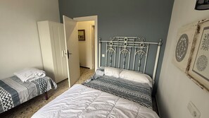 4 عدّة غرف نوم ومكواة/لوح كي وسرير سفر وواي فاي مجانًا