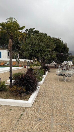 تناول الطعام بالخارج