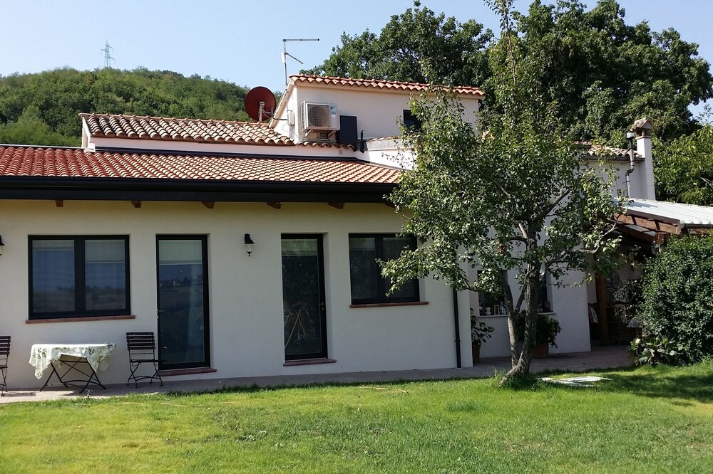 Quite and Relax in a luxury small country home.