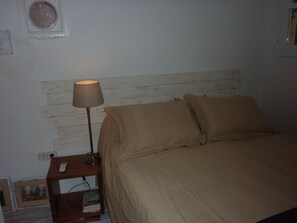 1 bedroom, soundproofing, iron/ironing board, bed sheets