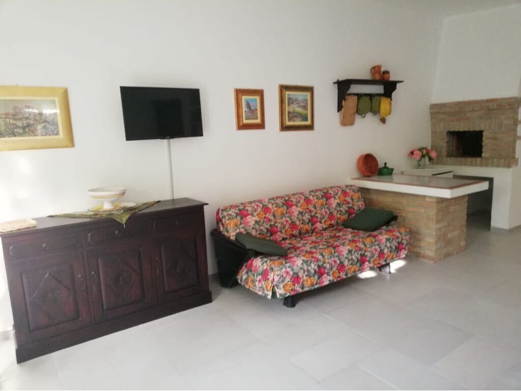 VILLA IL CARRUBO-unit2 € 500 per week with 3 bedrooms for 10 persons