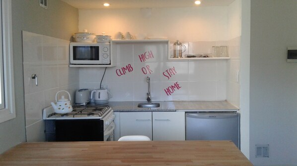 Fridge, microwave, oven, coffee/tea maker