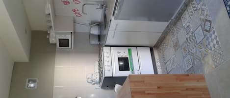 Fridge, microwave, oven, coffee/tea maker