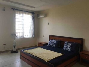 2 bedrooms, iron/ironing board, WiFi, bed sheets - MB Suites with extra lounging spaces Chevron Lekki Conservation Area (Lagos)