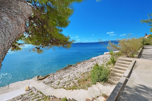 Appartement SABLIC 3 avec vue mer, à 30m d'une plage à OKRUG GORNJI