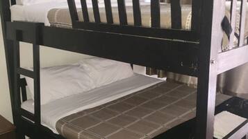 2 chambres, fer et planche Ă  repasser, Wi-Fi, draps fournis