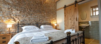 The Cowshed - This cosy cottage sleeps four with one well behaved dog.
