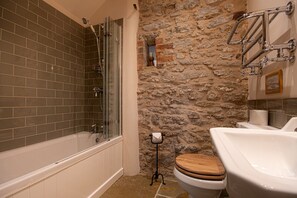 Combined shower/bathtub, hair dryer, towels, soap