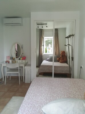 1 chambre, fer et planche à repasser, Wi-Fi, draps fournis