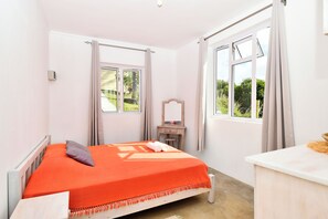 3 slaapkamers, een kluis op de kamer, een strijkplank/strijkijzer