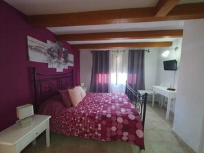 1 chambre, fer et planche à repasser, lit parapluie, Wi-Fi