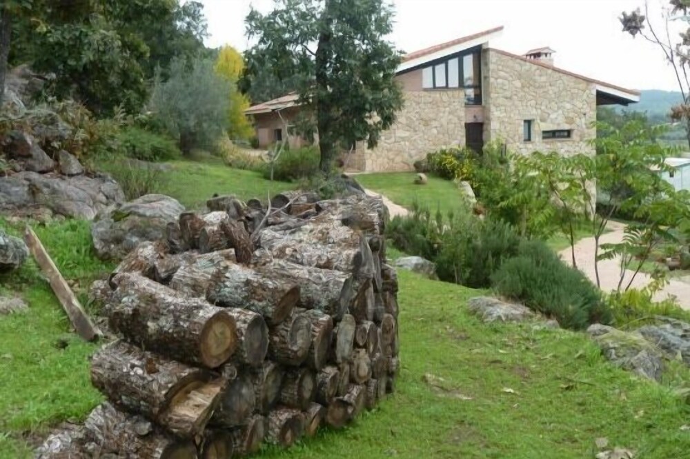 Las Casas de Agapito Rural Center in Gredos, capacity for 25 people in total