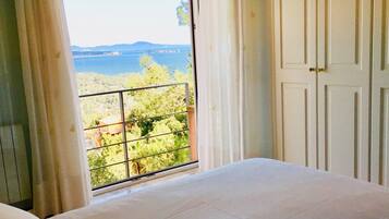 3 bedrooms, iron/ironing board, travel cot, free WiFi