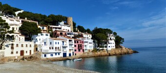 Breathtaking seaviews in semiattached house in center of Begur- Free Wifi