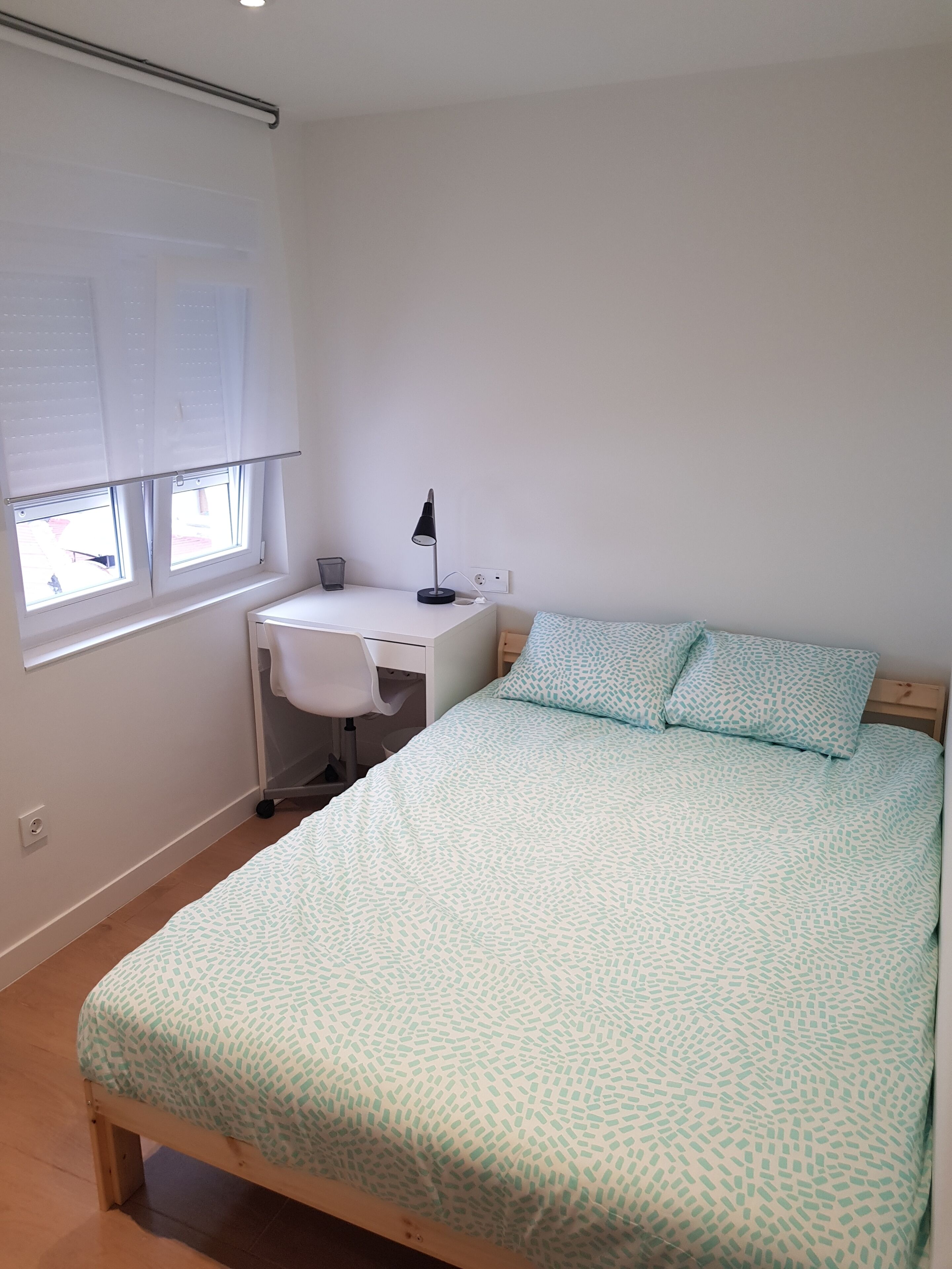 3 habitaciones, escritorio, tabla de planchar con plancha y wifi gratis 