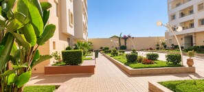 المنطقة المحيطة بالمنشأة