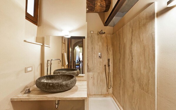 Hair dryer, towels - Villa Amedeo apartment Michelangelo (Brenna Sovicille)