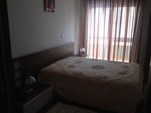 2 bedrooms, iron/ironing board, travel crib, free WiFi - T2 in Nazaré 100m from the beach (Nazaré)