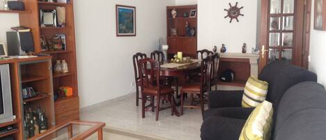 TV, DVD-spiller og stereoanlegg