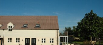 The Starting Gate - luxury studio apartment, rural location, 1m from Bruton