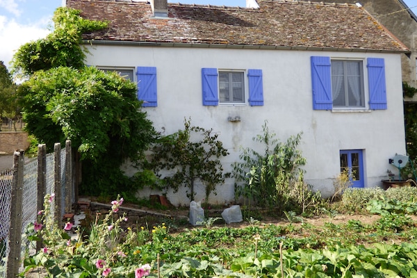 le gĂźte vu du jardin