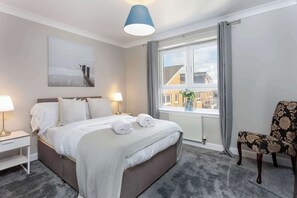 2 Schlafzimmer, Schreibtisch, Bügeleisen/Bügelbrett, WLAN
