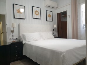 2 chambres, coffres-forts dans les chambres, fer et planche à repasser