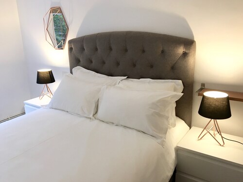 Victoria Park 1 bedroom flat