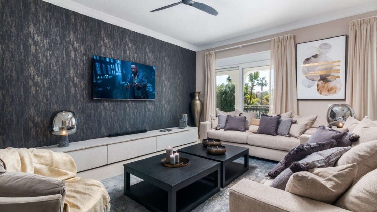 Modern property 5 bedrooms 300 m from the beach near Puerto Banus!!