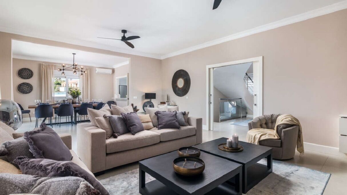 Modern property 5 bedrooms 300 m from the beach near Puerto Banus!!