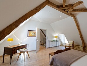 3 Schlafzimmer, Schreibtisch, Bügeleisen/Bügelbrett, Reisekinderbett