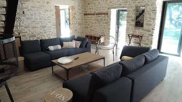 Televisión, libros y estéreo