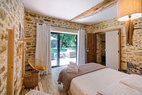 3 chambres, fer et planche Ă repasser, Wi-Fi, draps fournis