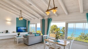 Smart TV - Gikas Apartments  - Superior  Suite - 100 meters from the beach  (Kerkyra)